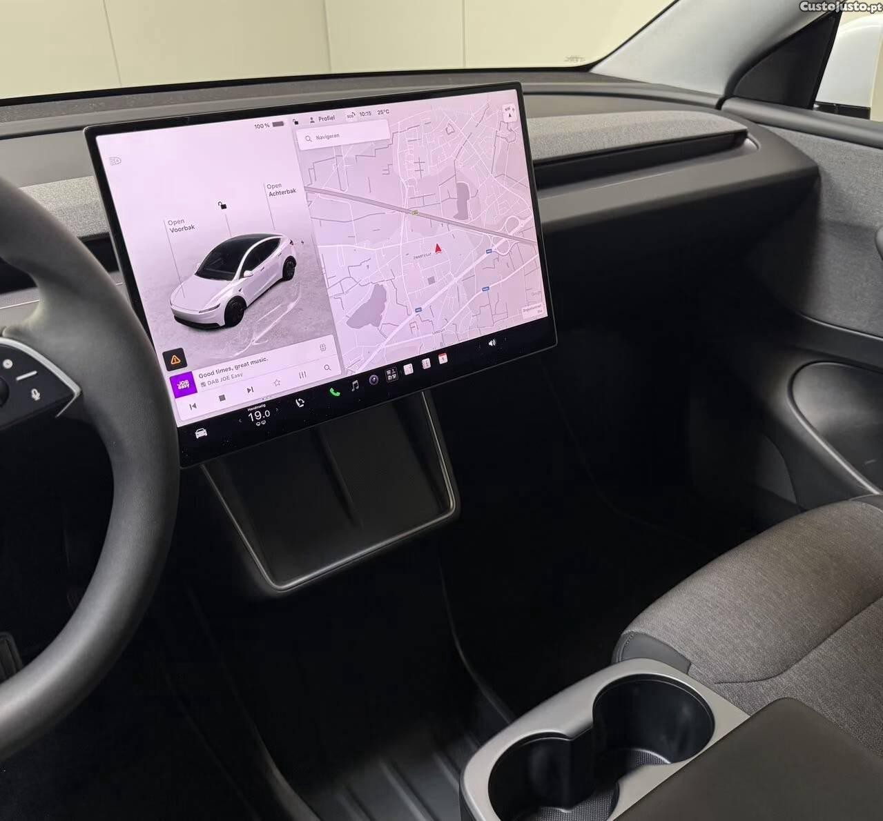 Tesla Model Y Standard Range — fotografia 9