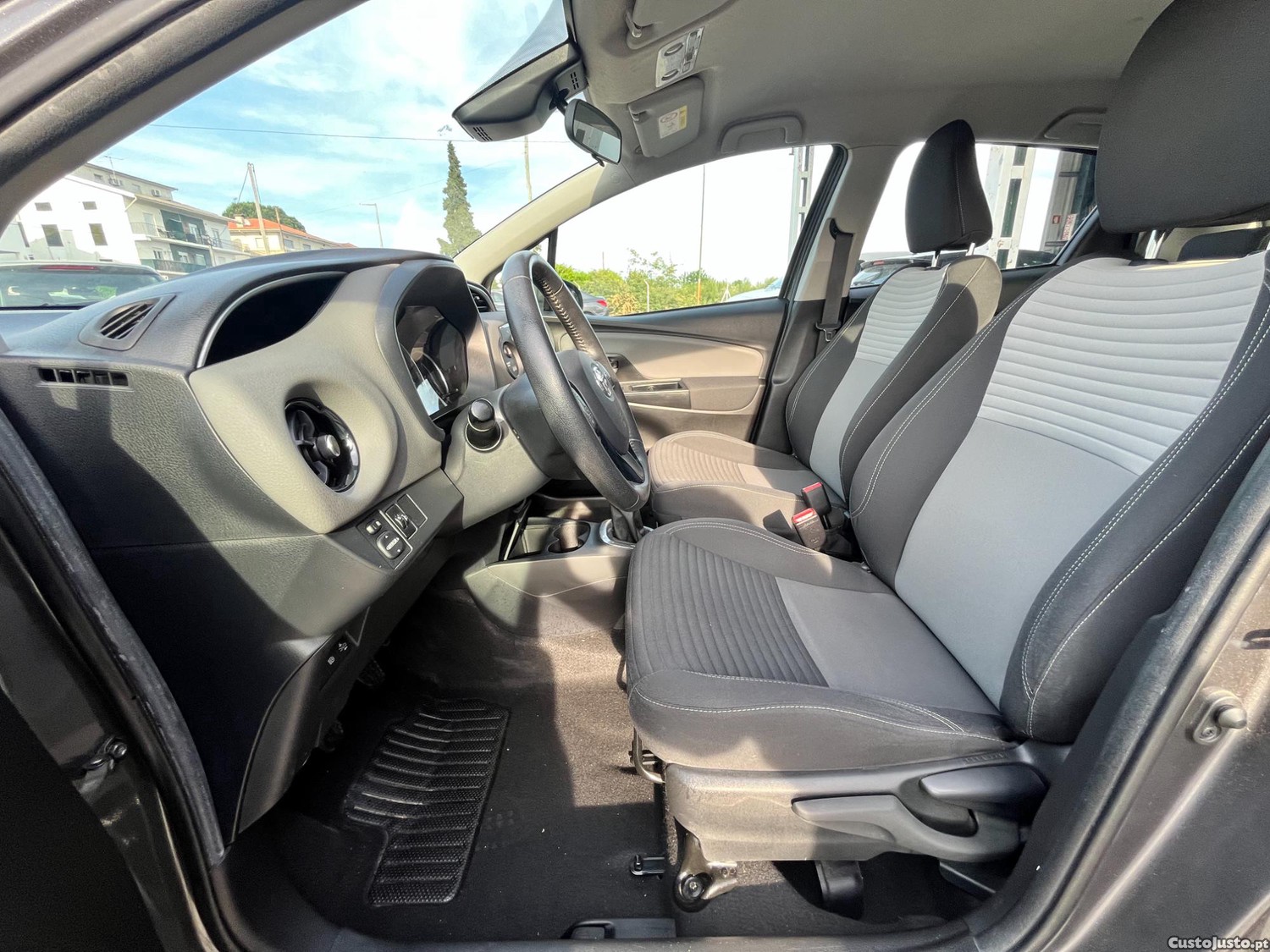 Toyota Yaris 1.0 VVT-i Comfort — fotografia 8