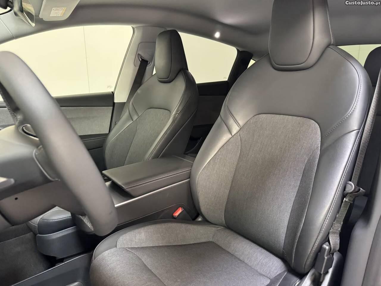 Tesla Model Y Standard Range — fotografia 12