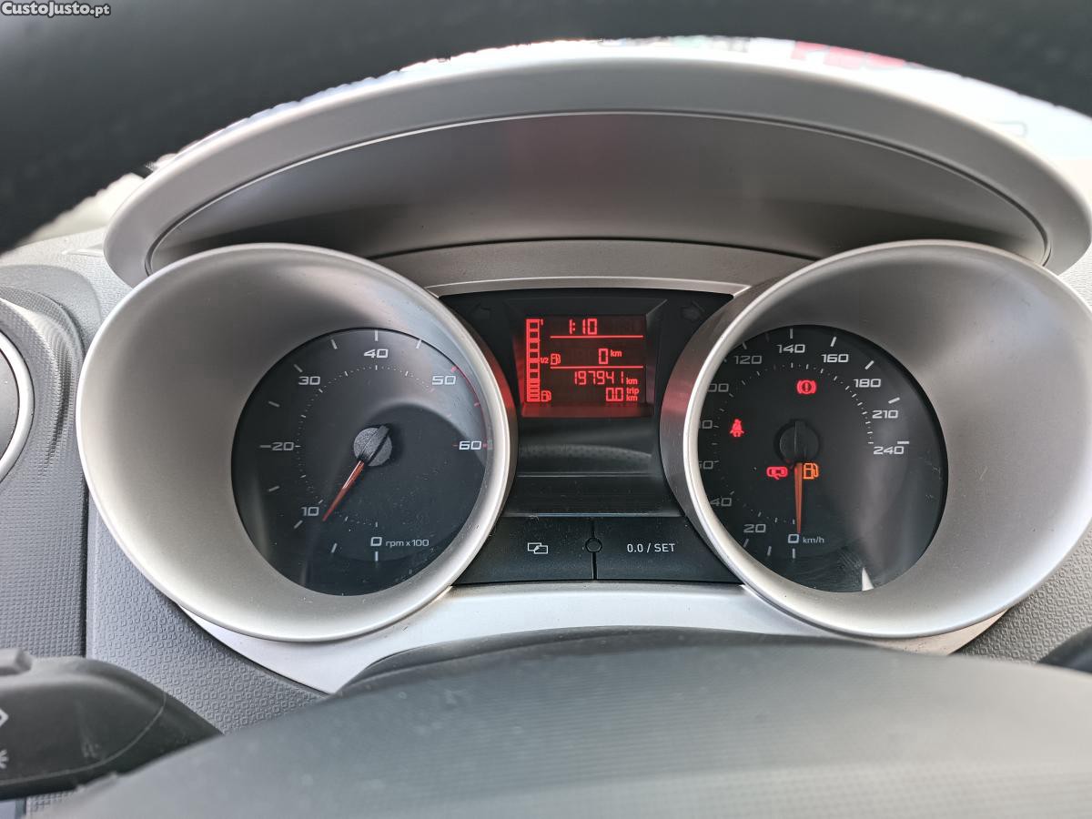 SEAT Ibiza 1.6TDI FULL EXTRAS — fotografia 3