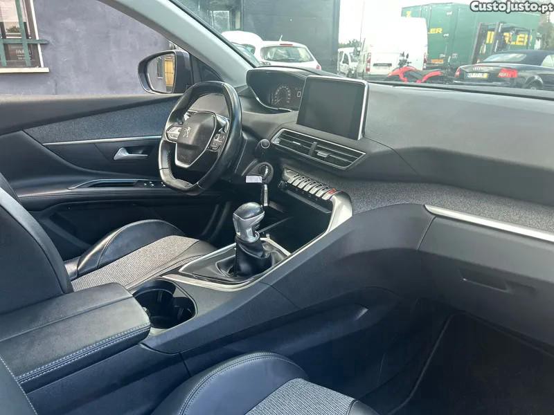Peugeot 5008 1.5 BlueHDi Allure — fotografia 10