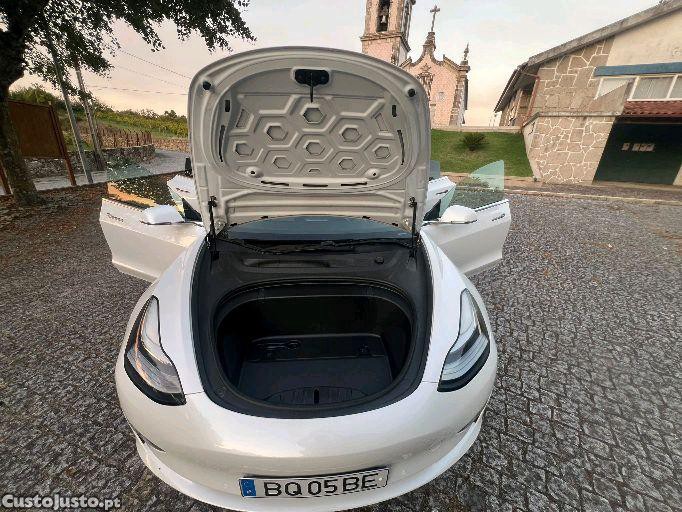 Tesla Model 3 longe range — fotografia 5