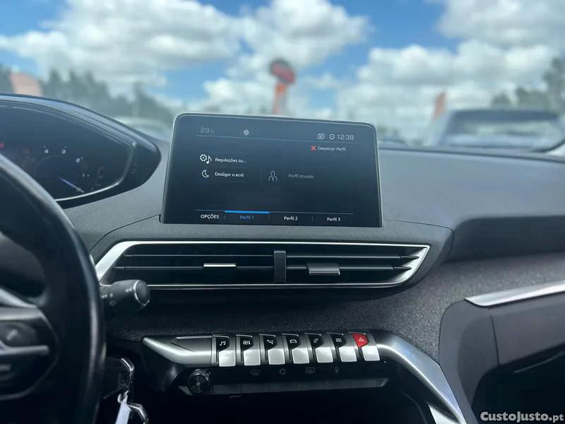Peugeot 5008 1.5 BlueHDi Allure — fotografia 15