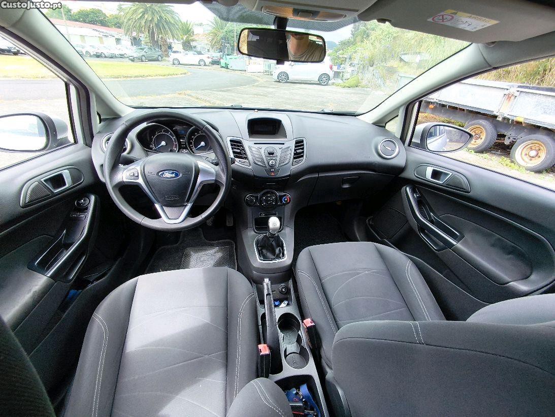 Ford Fiesta Ecoboost — photo 3