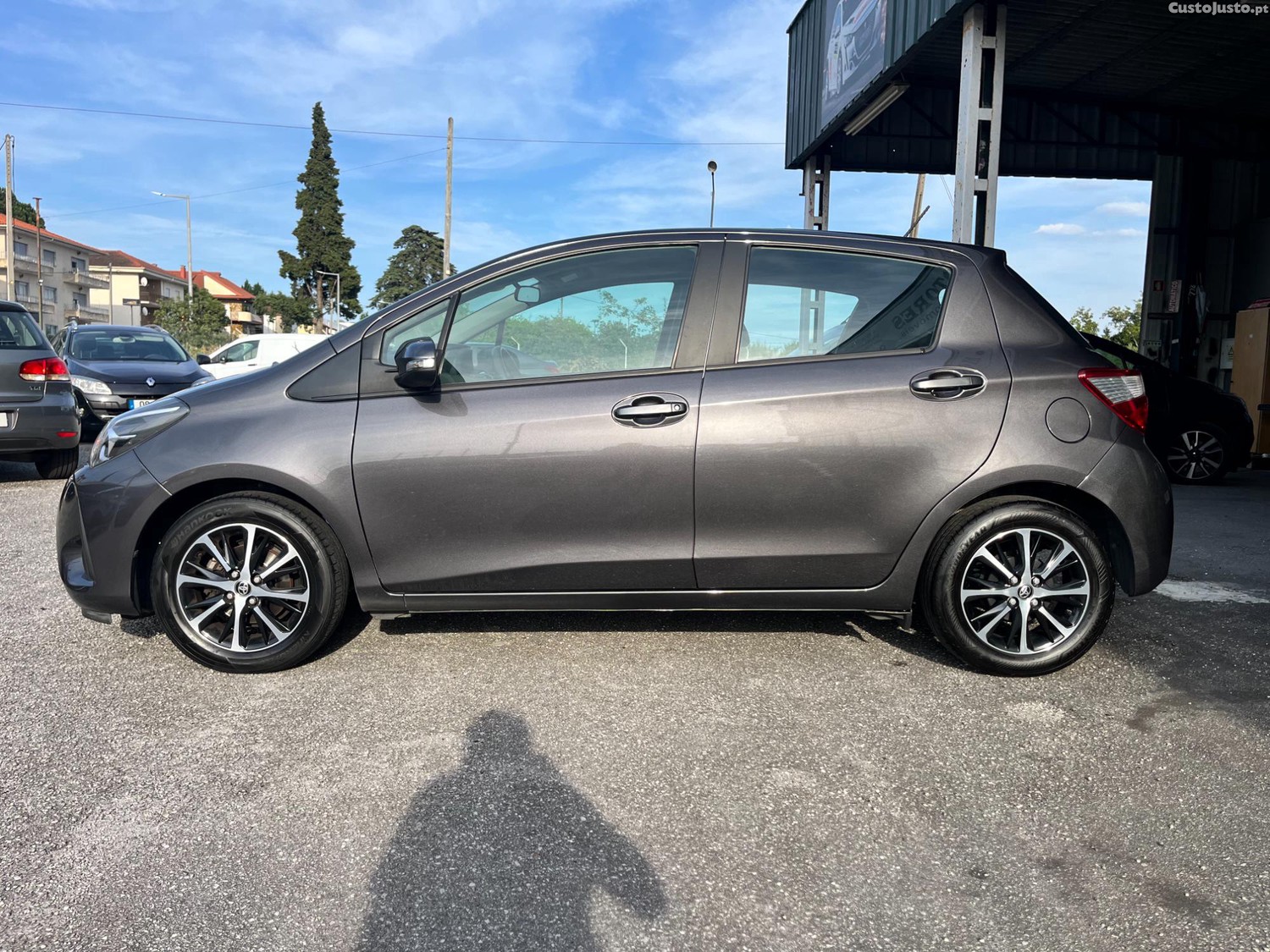 Toyota Yaris 1.0 VVT-i Comfort — fotografia 11