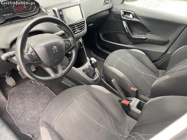 Peugeot 208 1.4 HDI 68 Cv — fotografia 5