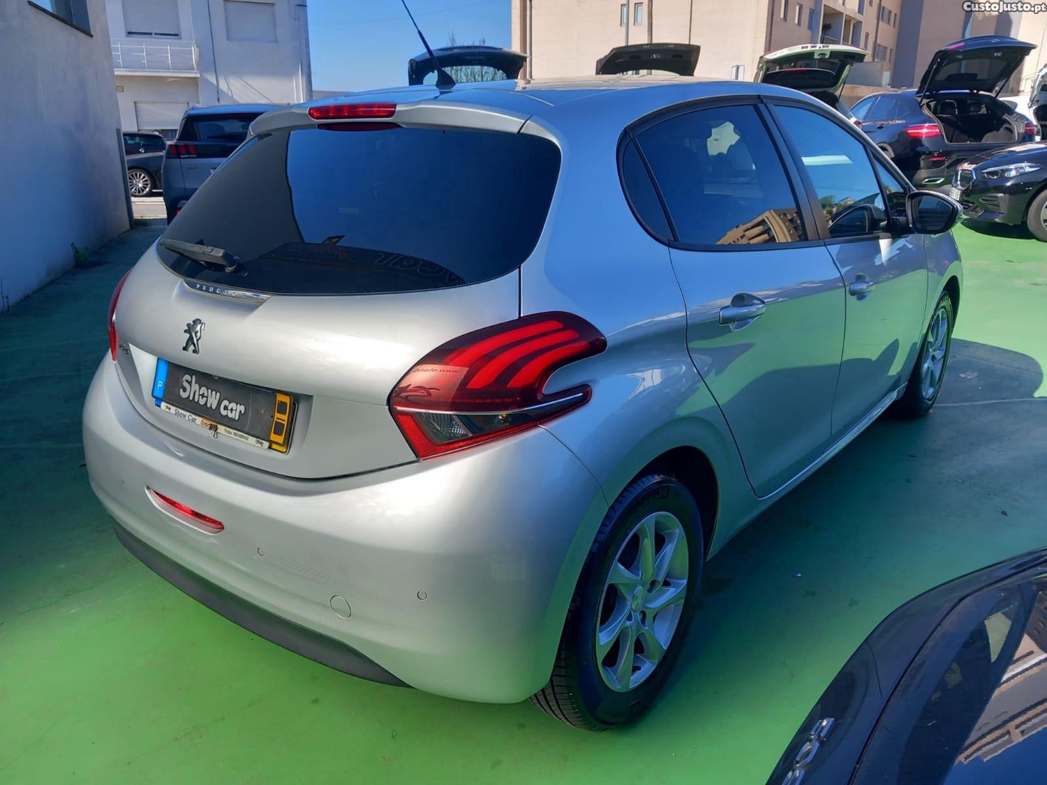 Peugeot 208 1.6 BlueHDi Active — fotografia 20