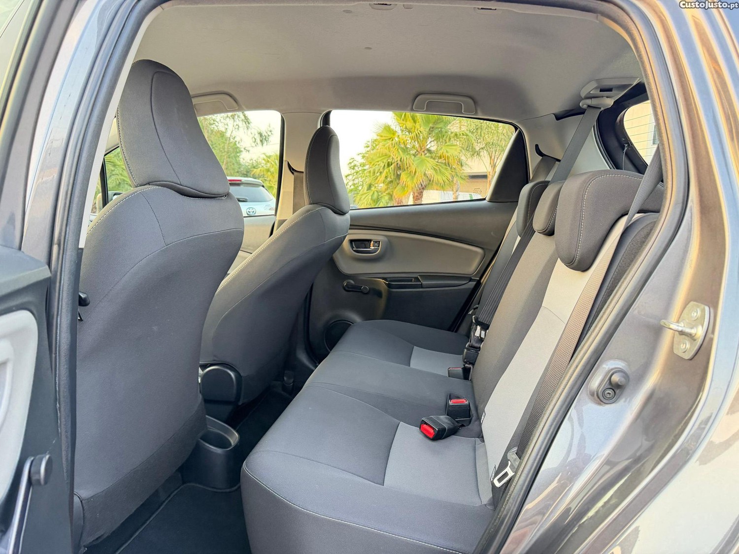 Toyota Yaris 1.0 VVT-i Comfort — fotografia 8