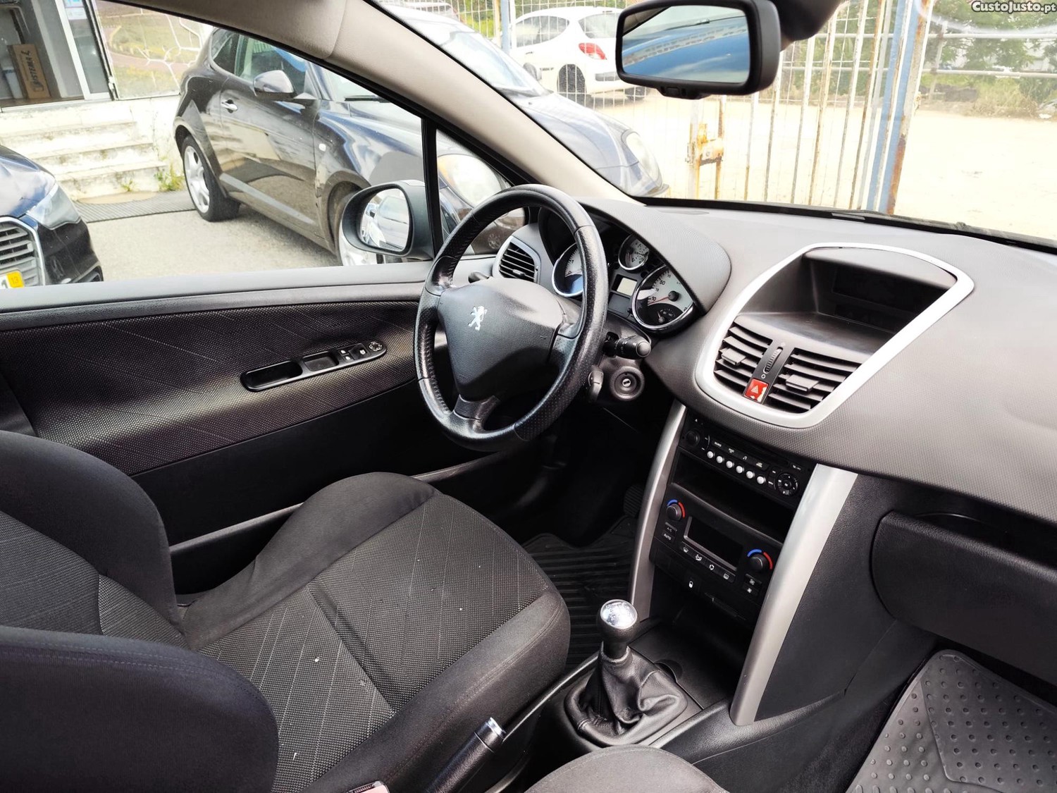 Peugeot 207 1.4 16V Sport — fotografia 8
