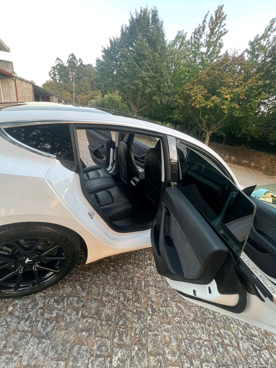 Tesla Model 3 longe range — fotografia 6