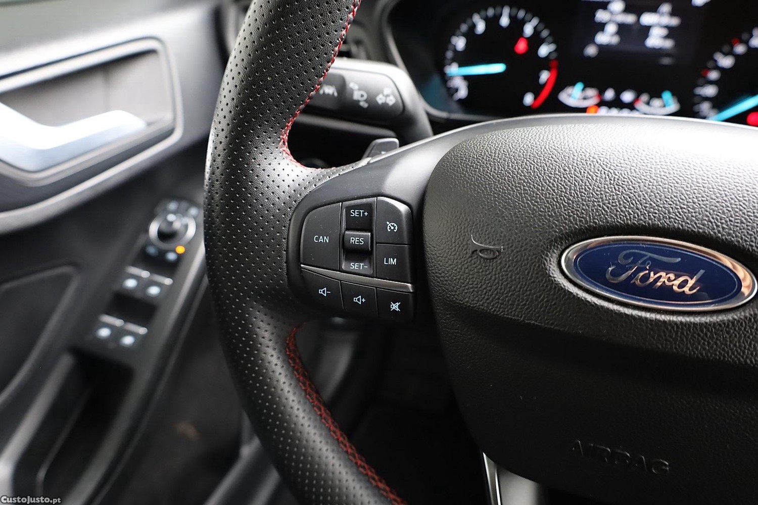 Ford Focus 1.0 EcoBoost MHEV ST-Line Aut. — fotografia 9