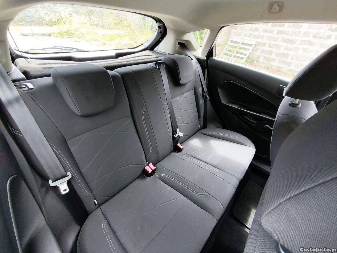 Ford Fiesta Ecoboost — photo 4