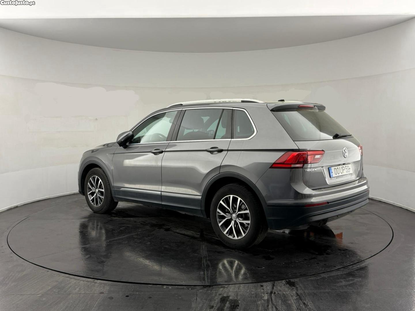 VW Tiguan 2.0 TDI CONFORTLINE - 18 — photo 4