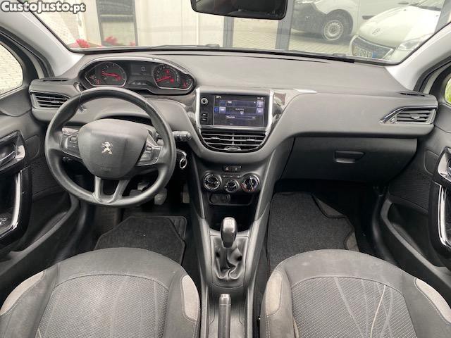 Peugeot 208 1.4 HDI 68 Cv — fotografia 6