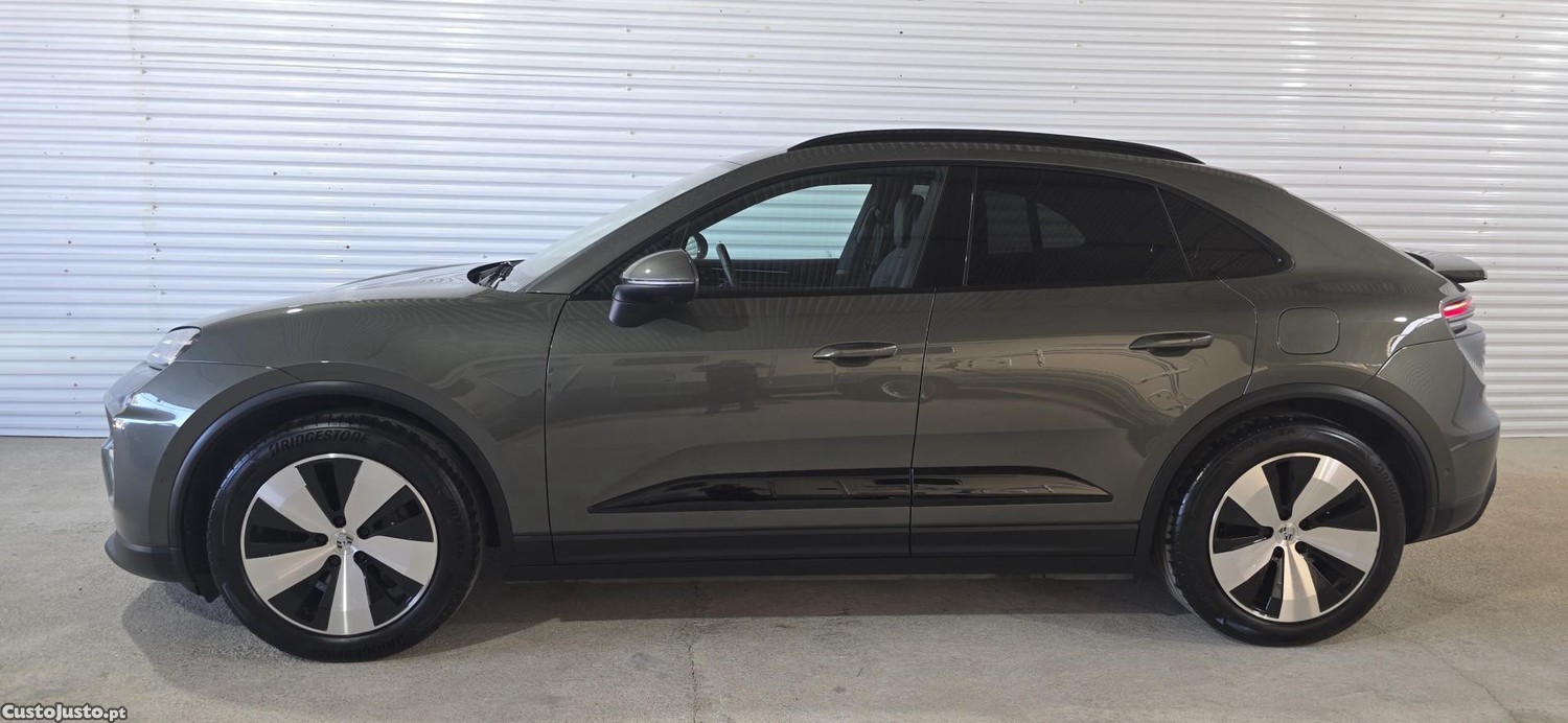 Porsche Macan Electric 4 - 25 — photo 3