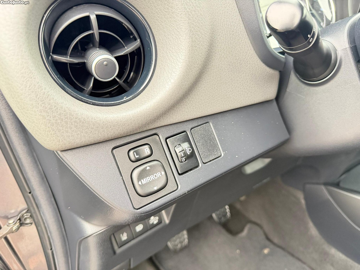 Toyota Yaris 1.0 VVT-i Comfort — fotografia 12