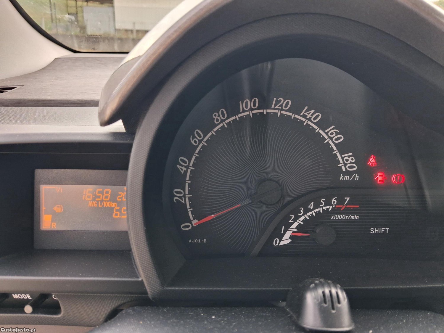 Toyota iQ 1.0 Gasolina — fotografia 6