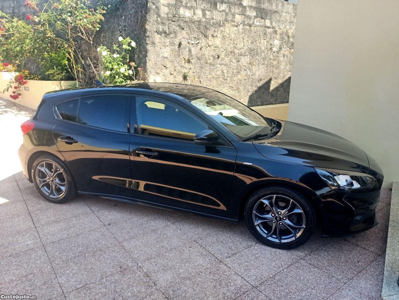 Ford Focus ST-Line 1.0 EcoBoost — fotografia 12