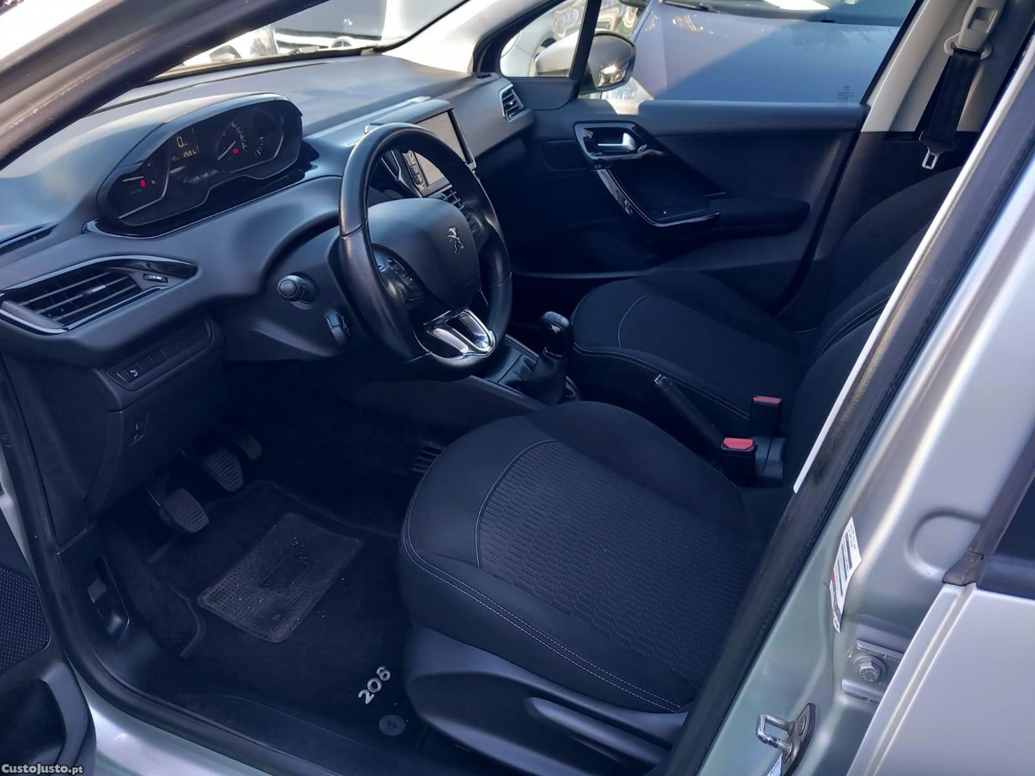 Peugeot 208 1.6 BlueHDi Active — fotografia 16
