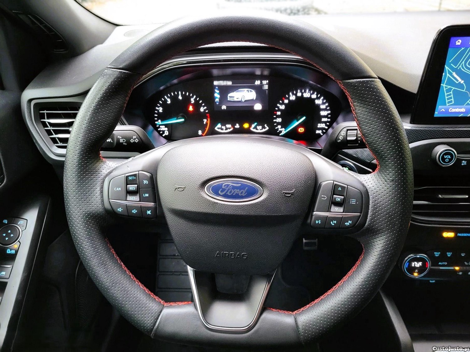 Ford Focus ST-Line 1.0 EcoBoost — fotografia 2