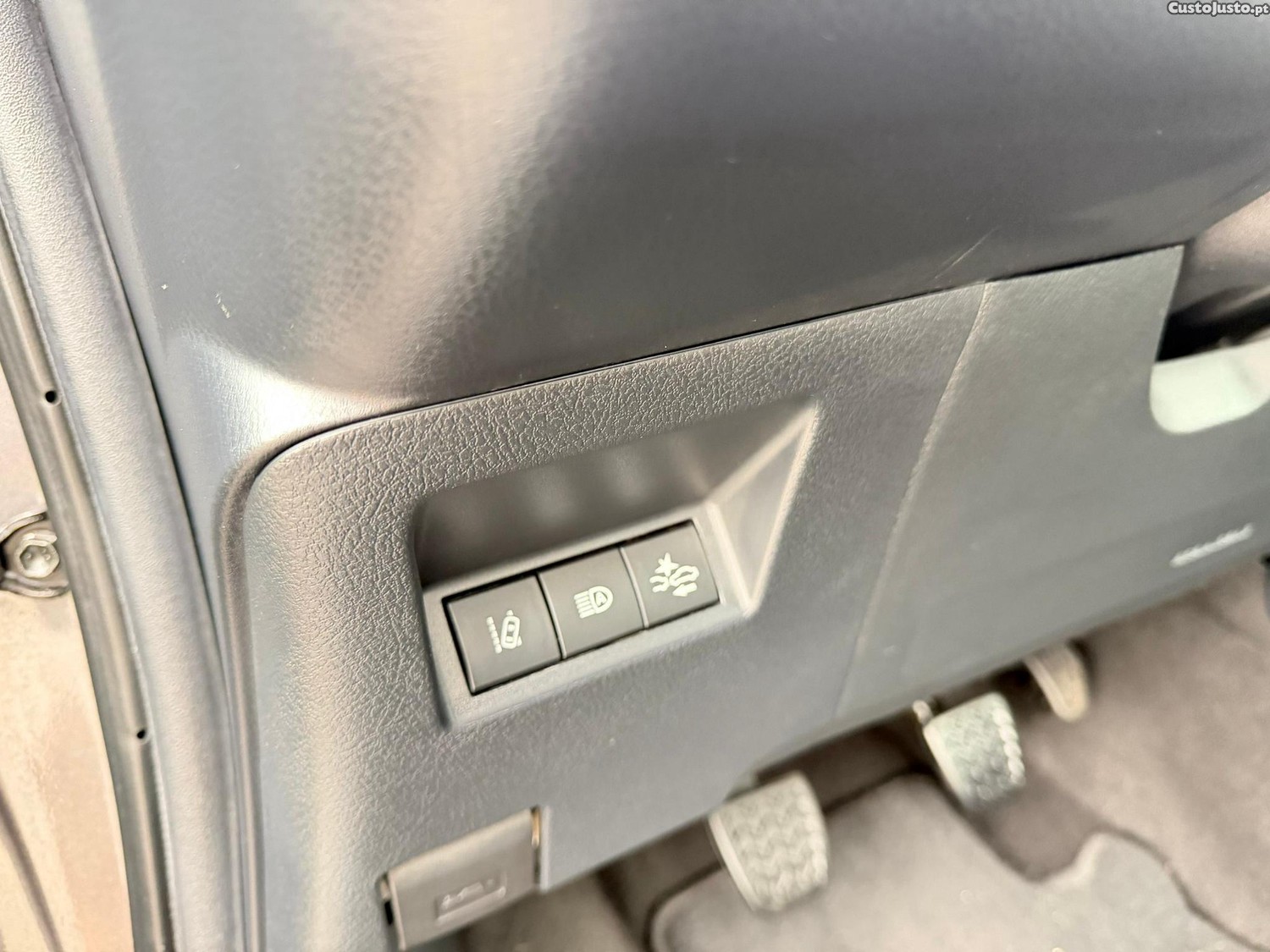 Toyota Yaris 1.0 VVT-i Comfort — fotografia 13