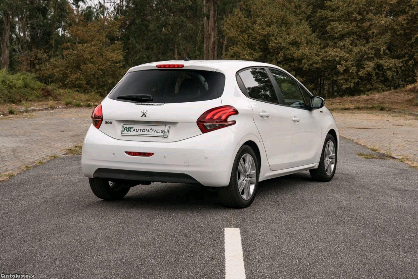 Peugeot 208 1.2 PureTech Signature — photo 2