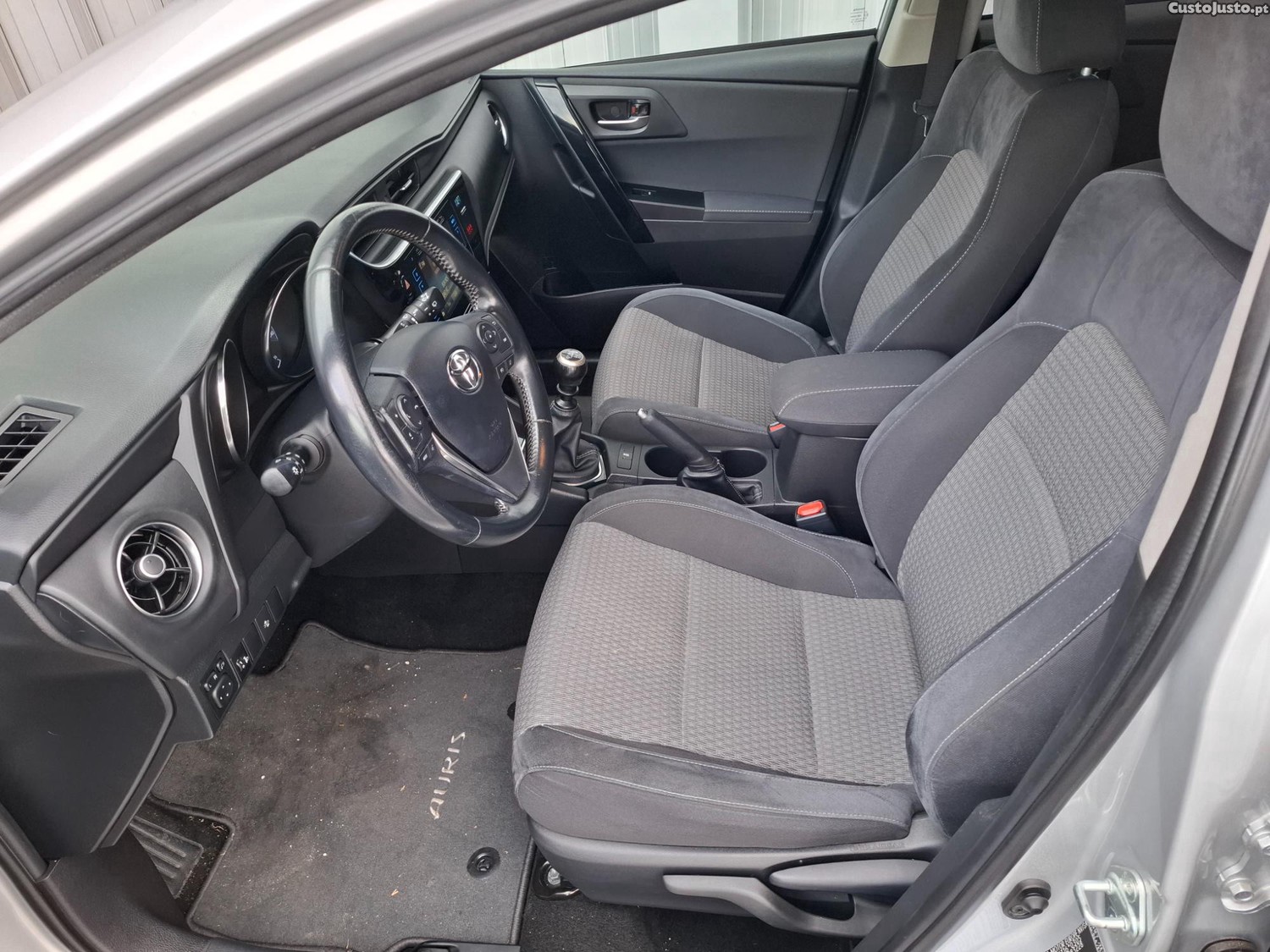 Toyota Auris 1.4 D - 18 — photo 2