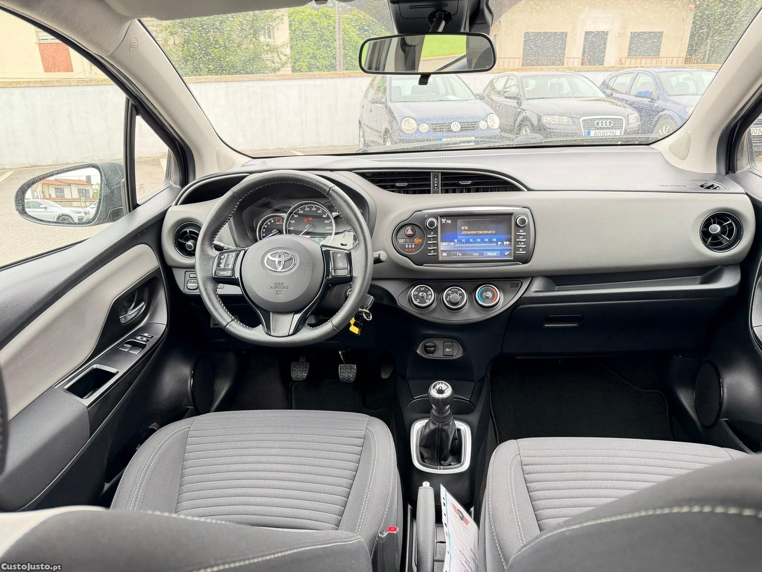 Toyota Yaris 1.0 VVT-i Comfort — fotografia 3