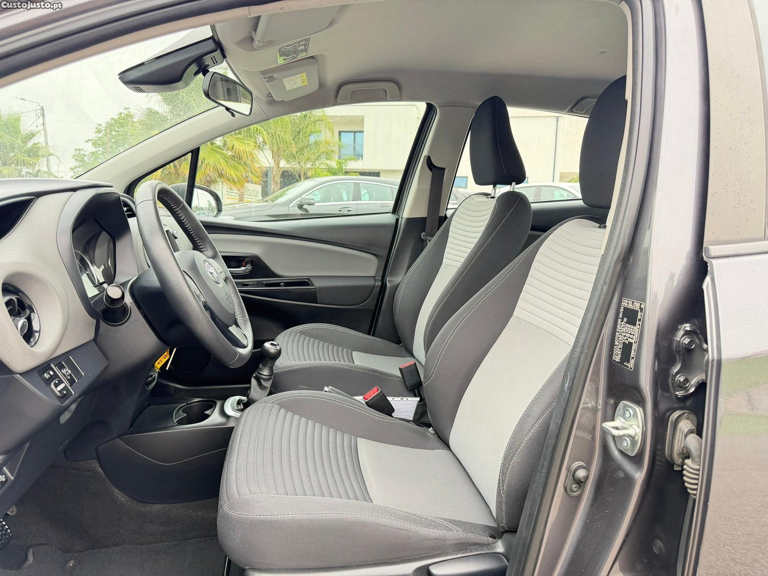 Toyota Yaris 1.0 VVT-i Comfort — fotografia 10