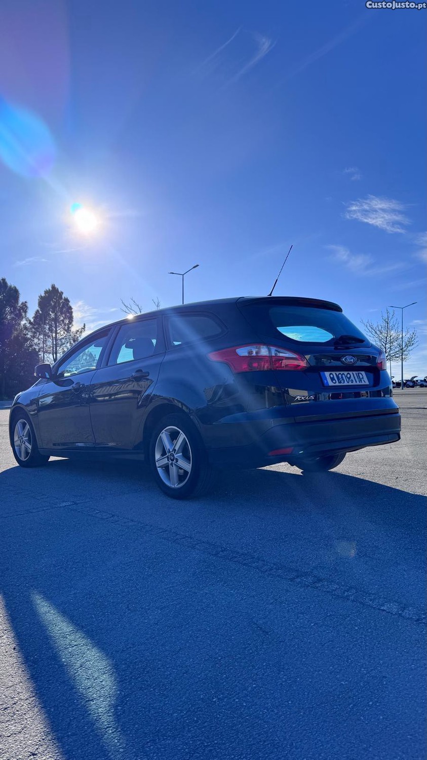 Ford Focus 1.0 Ecoboost — fotografia 11