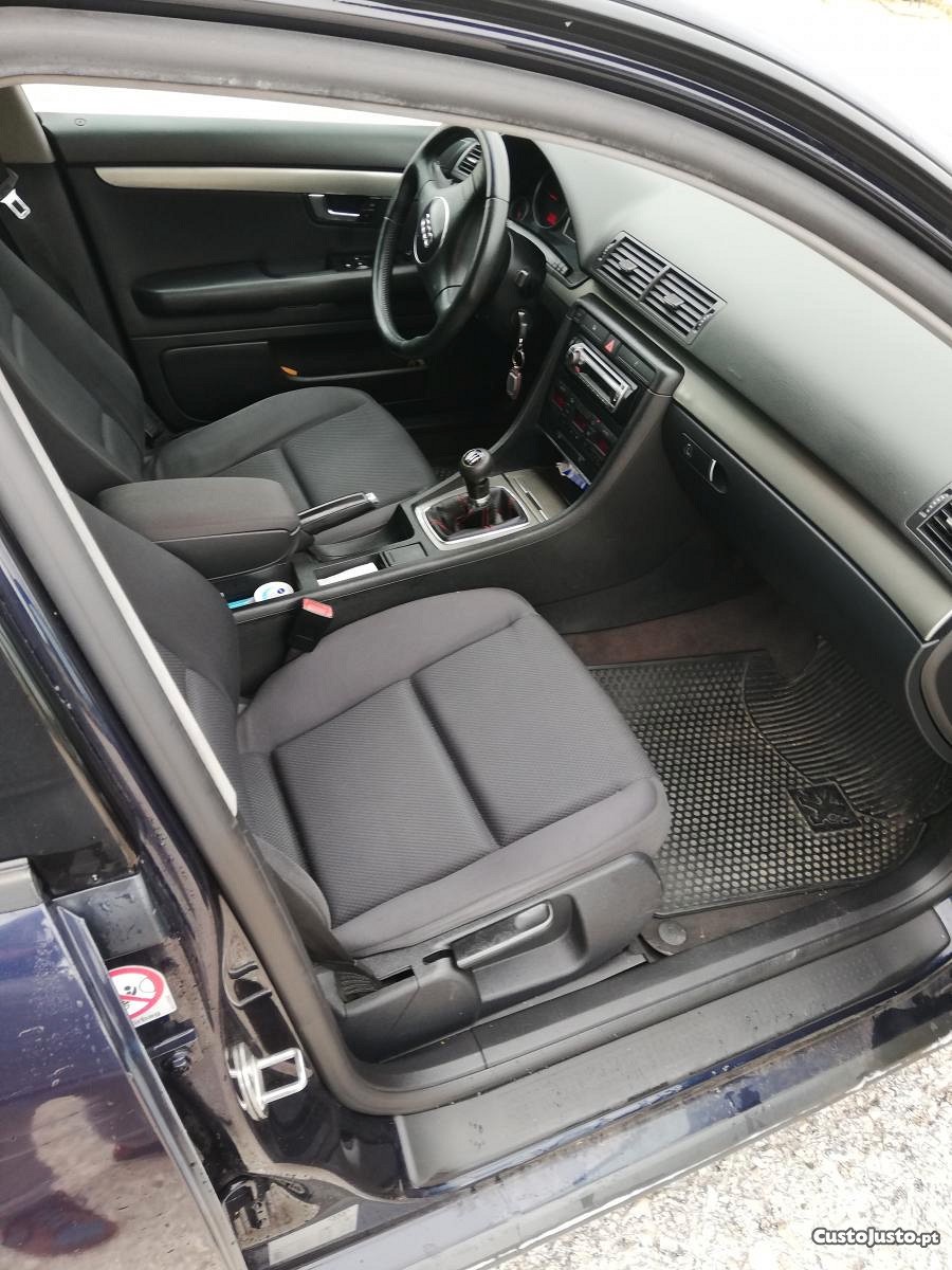 Audi A4 Sedan — fotografia 4