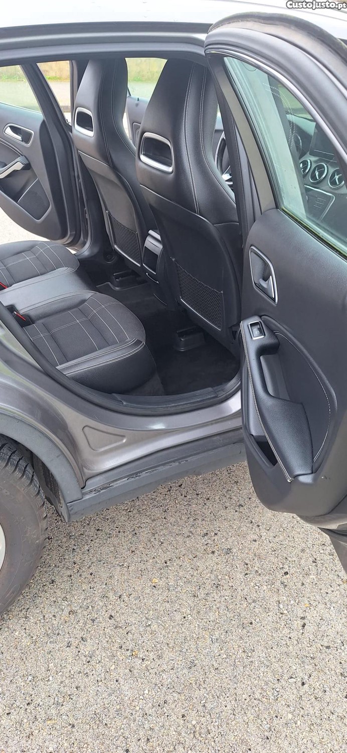 Mercedes-Benz GLA 200 Confort - 16 foto 5