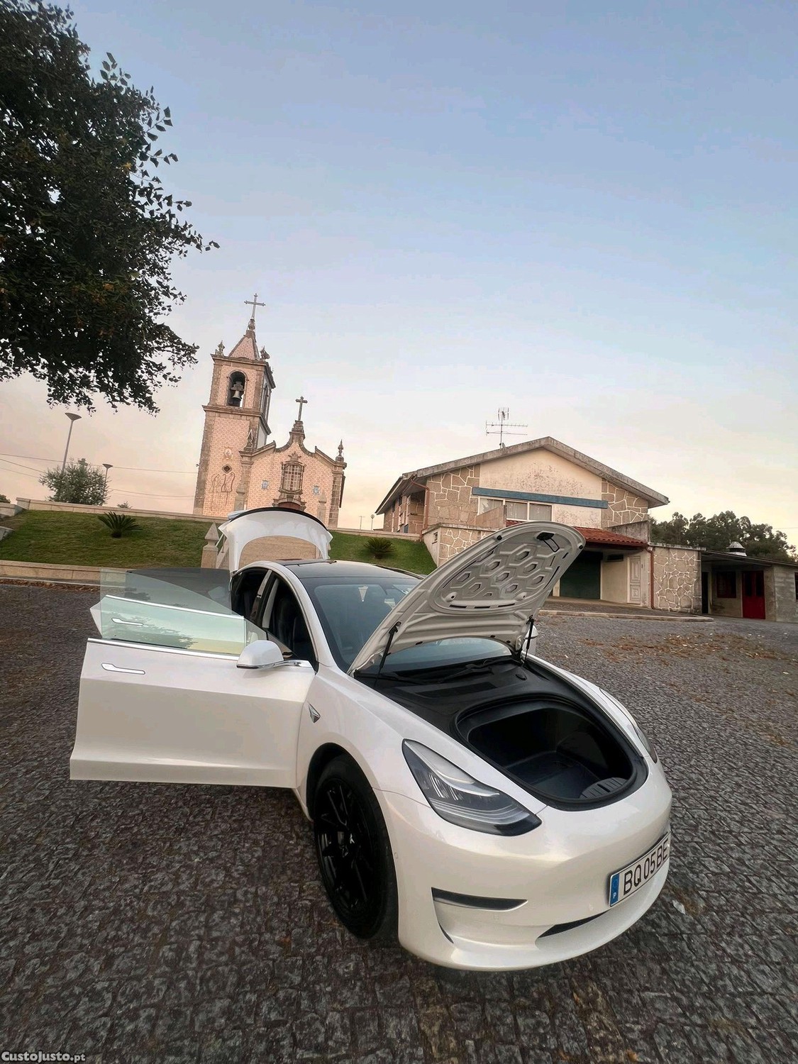Tesla Model 3 longe range — fotografia 3