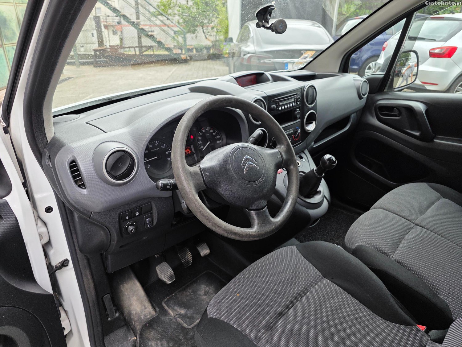 Citroën Berlingo 1.6 BlueHDi Feel 7L — fotografia 4