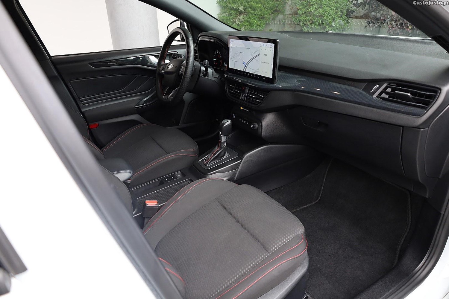 Ford Focus 1.0 EcoBoost MHEV ST-Line Aut. — fotografia 2