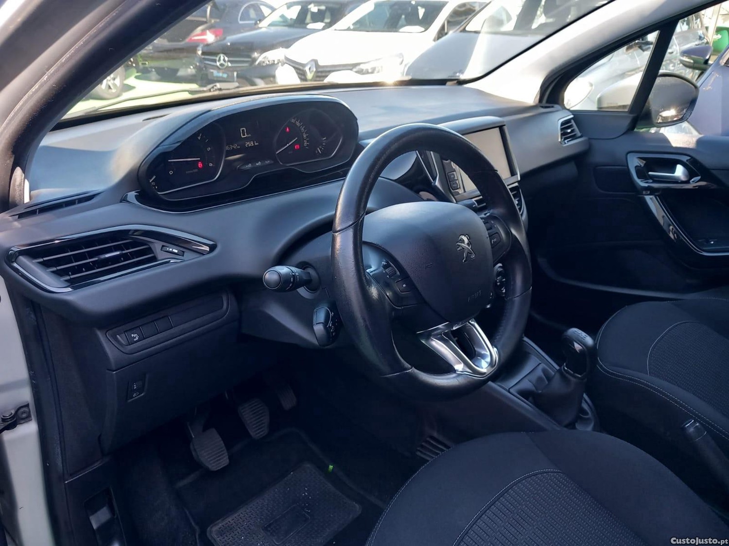 Peugeot 208 1.6 BlueHDi Active — fotografia 15