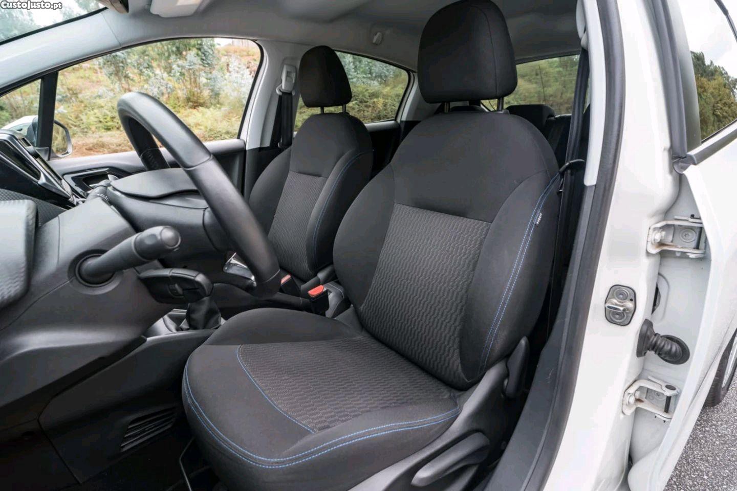 Peugeot 208 1.2 PureTech Signature — photo 5
