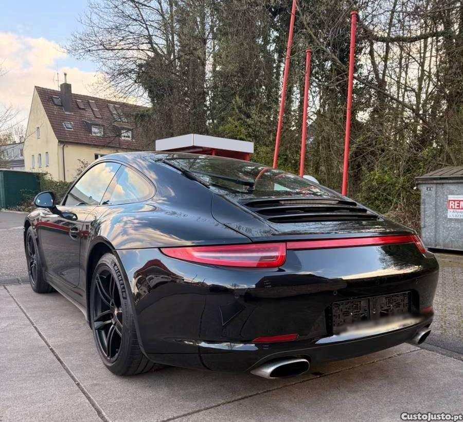 Porsche 911 Carrera 4 - 15 — photo 4