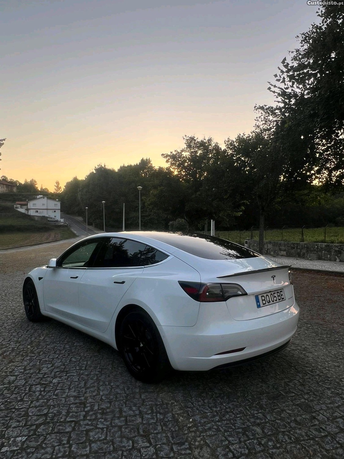 Tesla Model 3 longe range — fotografia 2