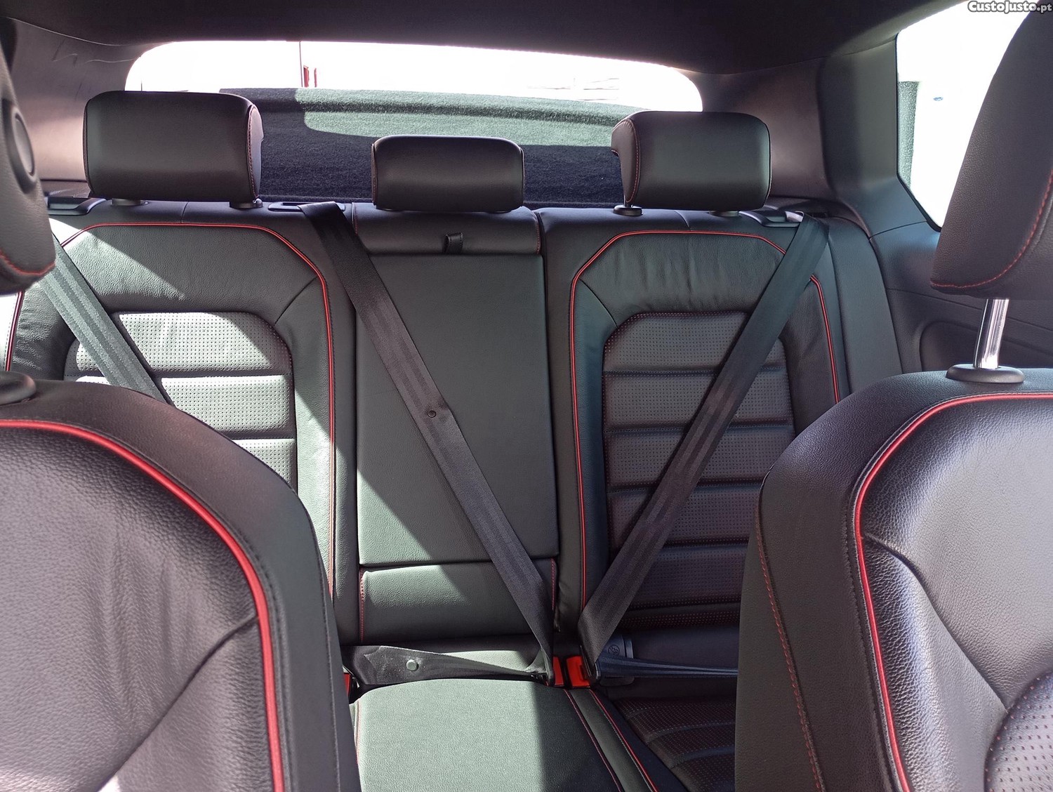 Volkswagen Golf GTI 2.0 TSI DSG — fotografia 3