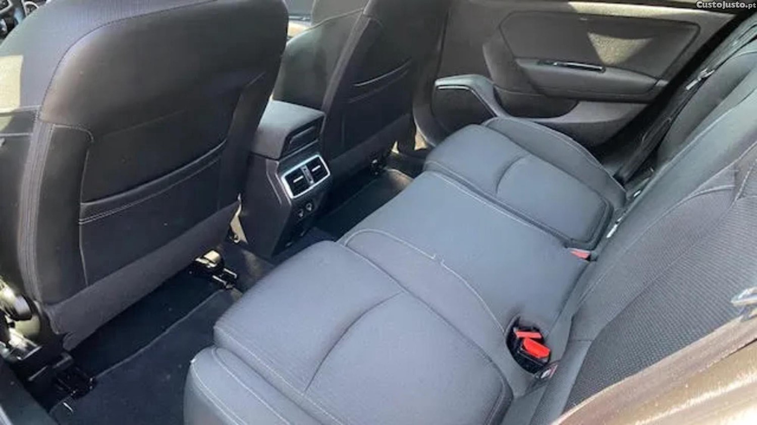 Renault Mégane Sport Tourer 1.5 Blue dCi Limited EDC — fotografia 3