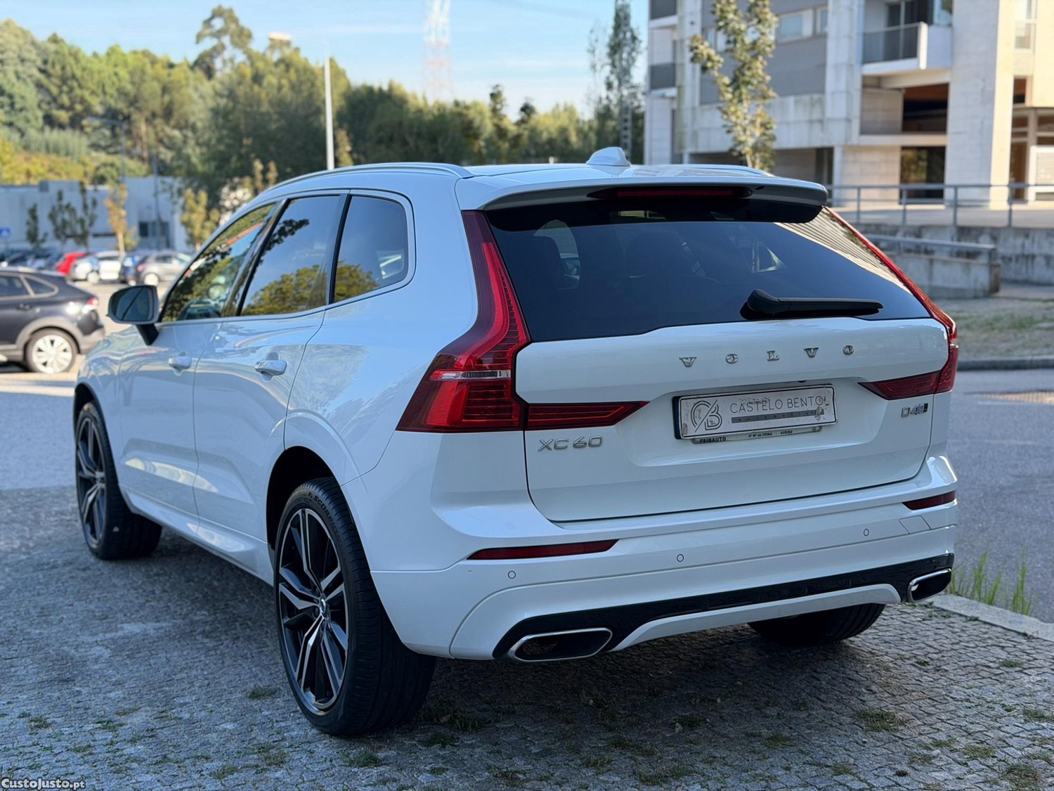 Volvo XC60 D4 AWD R-Design Geartronic Nacional - 17 — photo 4