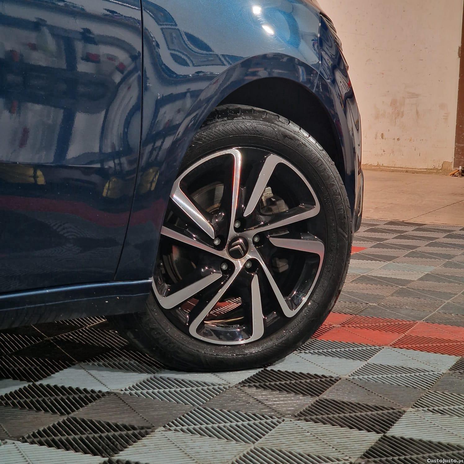 Citroën C4 Grand Spacetourer 1.5 hdi EAT8 Tecto Panorâmico — fotografia 3