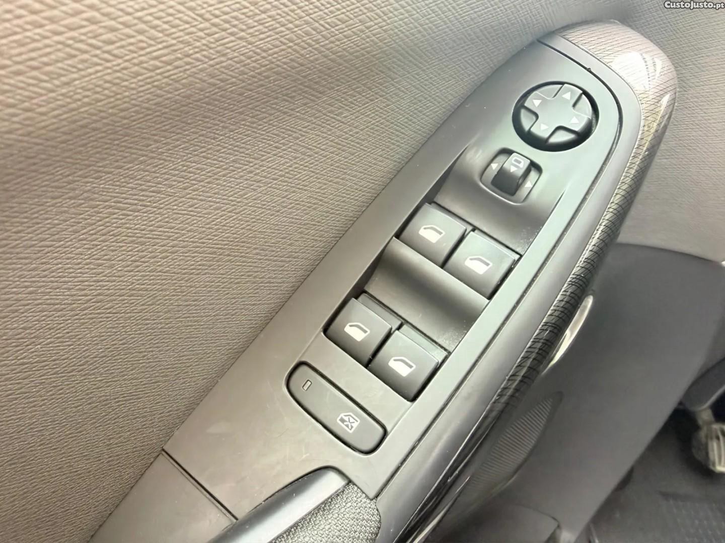 Citroën C4 Picasso Outro — fotografia 4