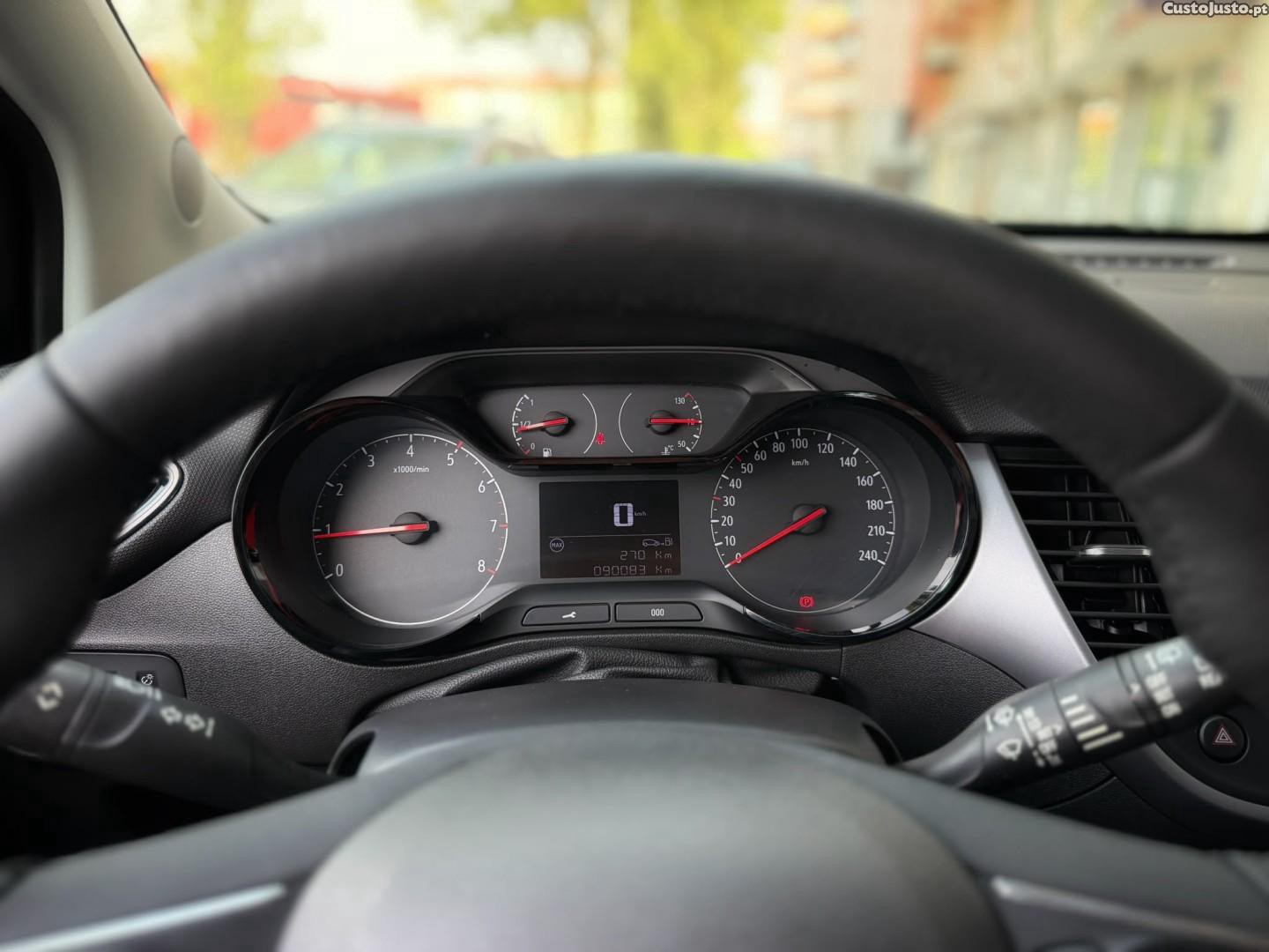 Opel Crossland 1.2 T Elegance — fotografia 3