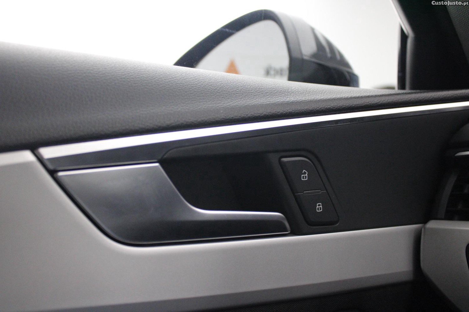 Audi A4 AVANT 30 TDI S-TRONIC — fotografia 16