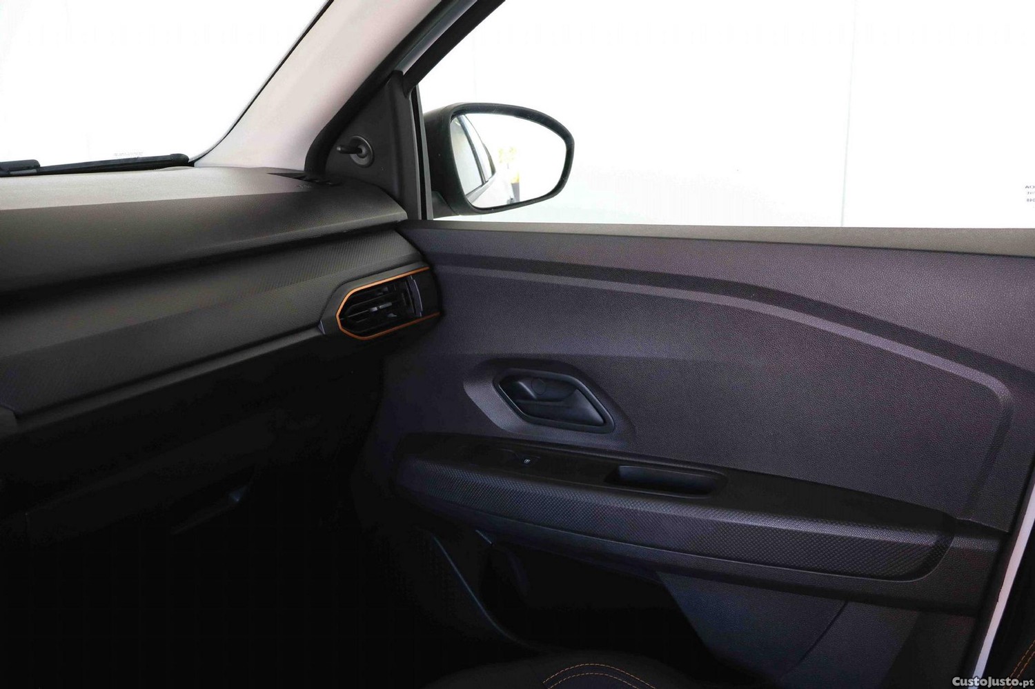 Dacia Sandero 1.0 TCe Essential — fotografia 11