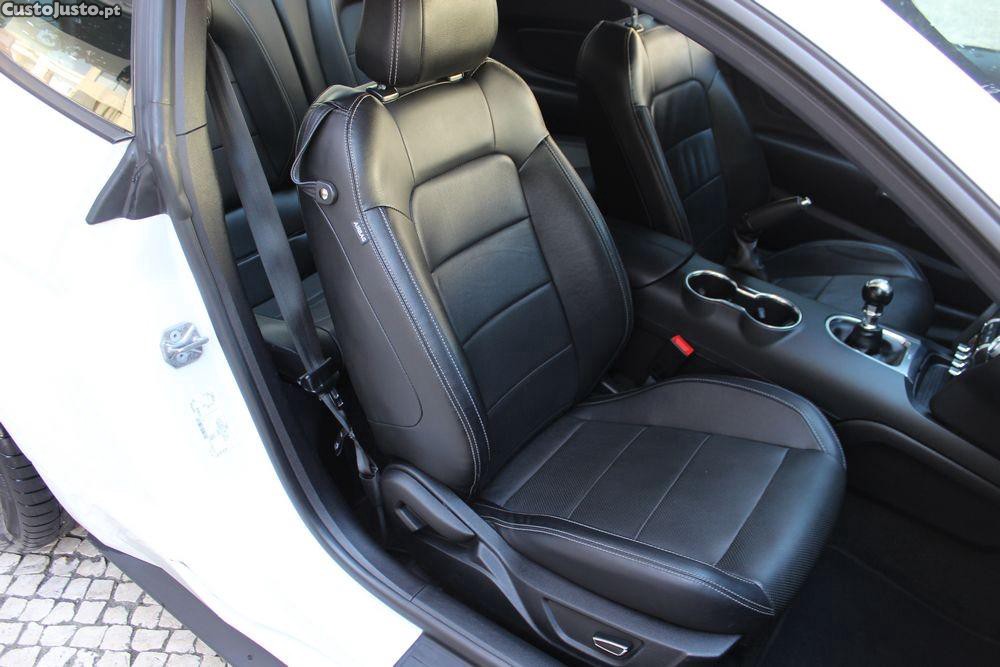Ford Mustang 2.3i EcoBoost — fotografia 2