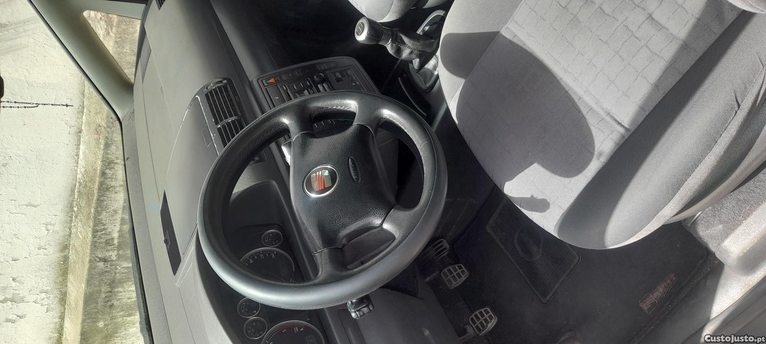 SEAT Alhambra Monovolume — fotografia 2