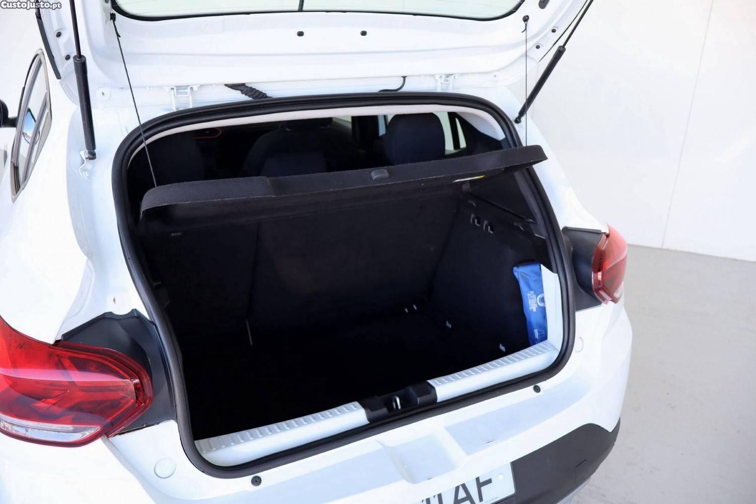 Dacia Sandero 1.0 TCe Essential — fotografia 19